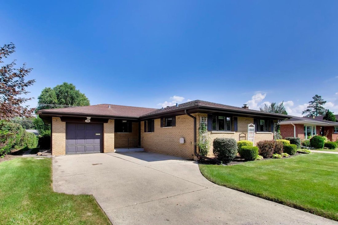 House in Mount Prospect, Illinois, United States 3 - 18877721