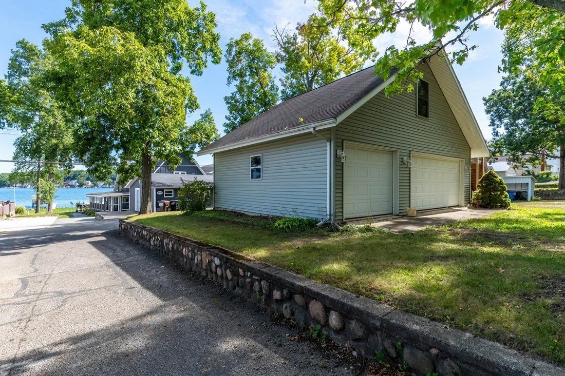 House in Angola, Indiana, United States 3 - 18878177