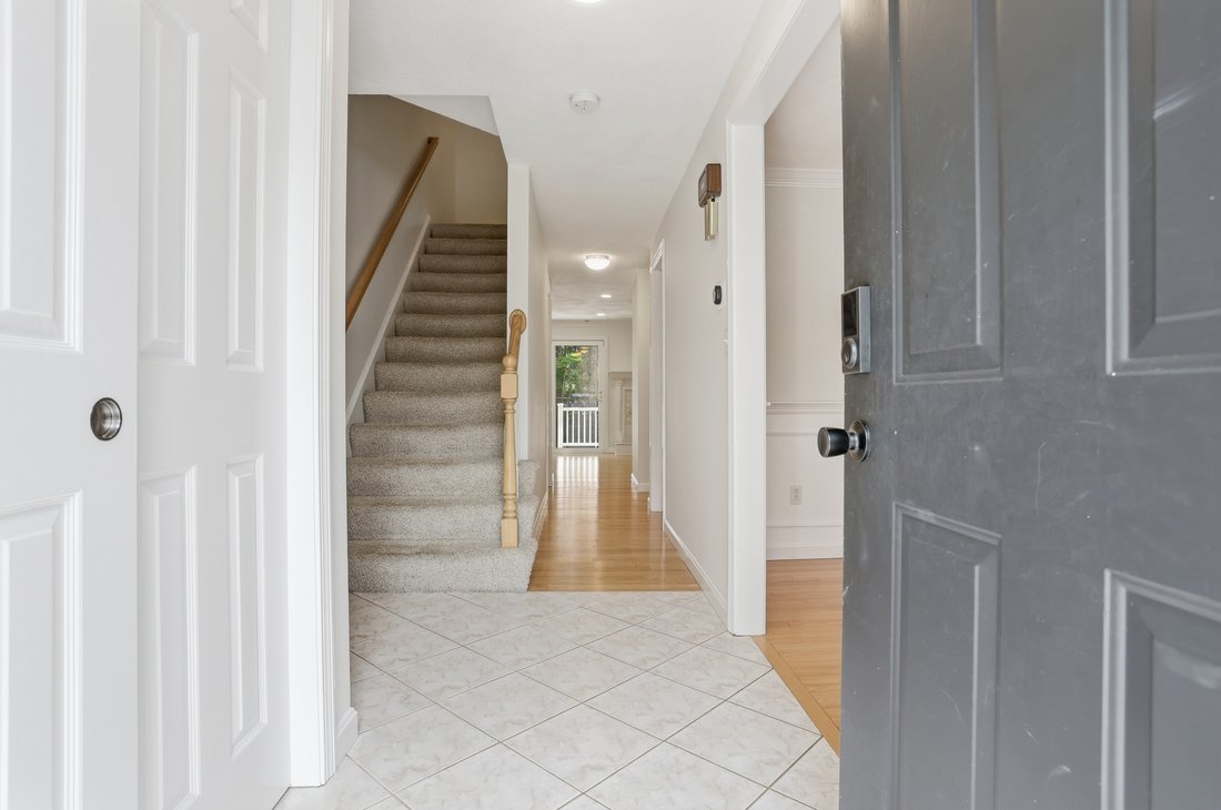Condo in Waltham, Massachusetts, United States 3 - 18878288