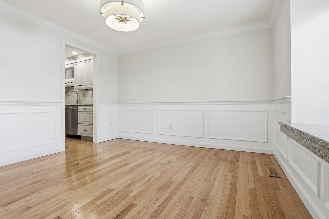 Condo in Waltham, Massachusetts, United States 5 - 18878288