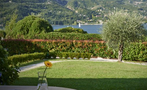 Villa in San Felice del Benaco, Lombardy, Italy 1