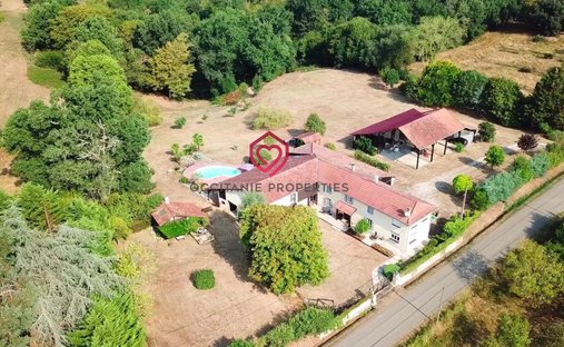 Casa de Campo en Miélan, Occitania, Francia 1