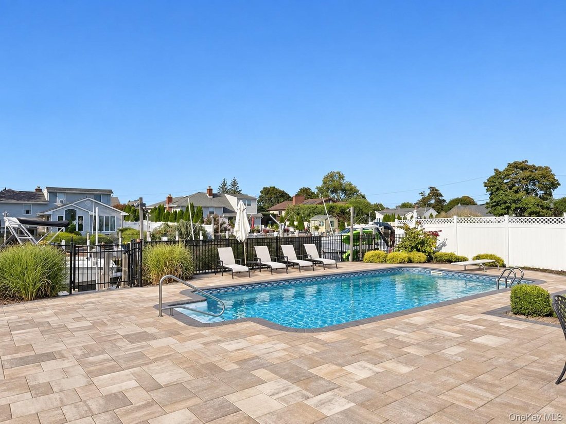 House in West Islip, New York, United States 3 - 18483074
