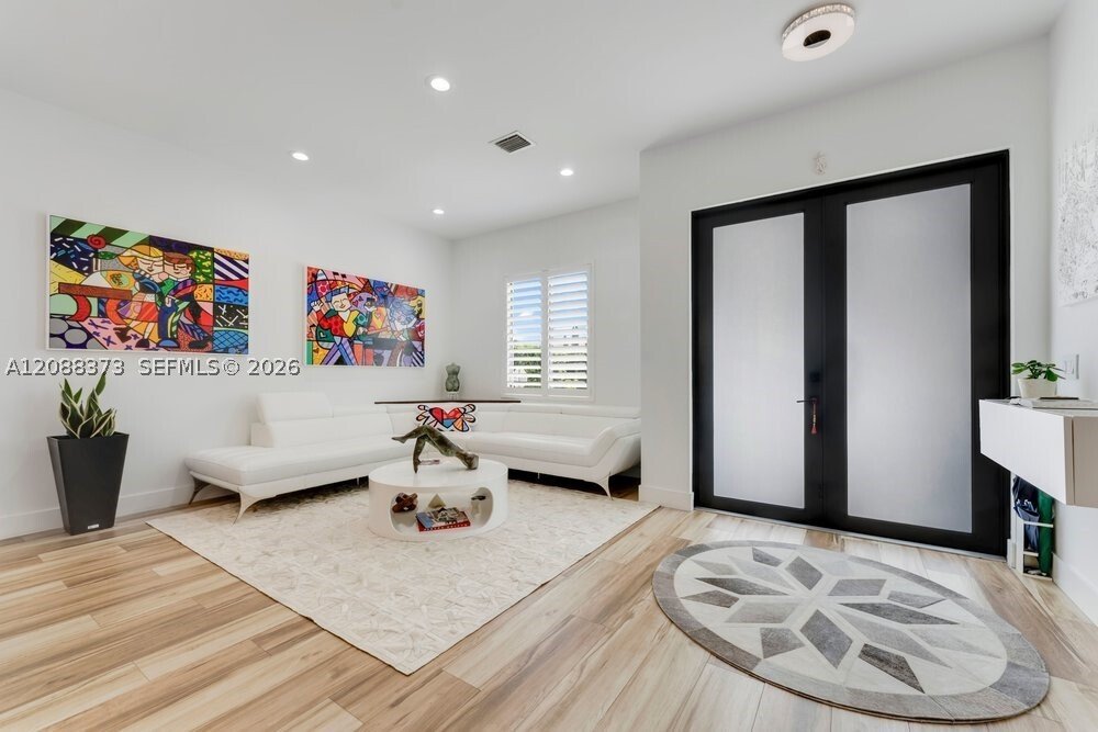 House in Miami, Florida, United States 2 - 18889862