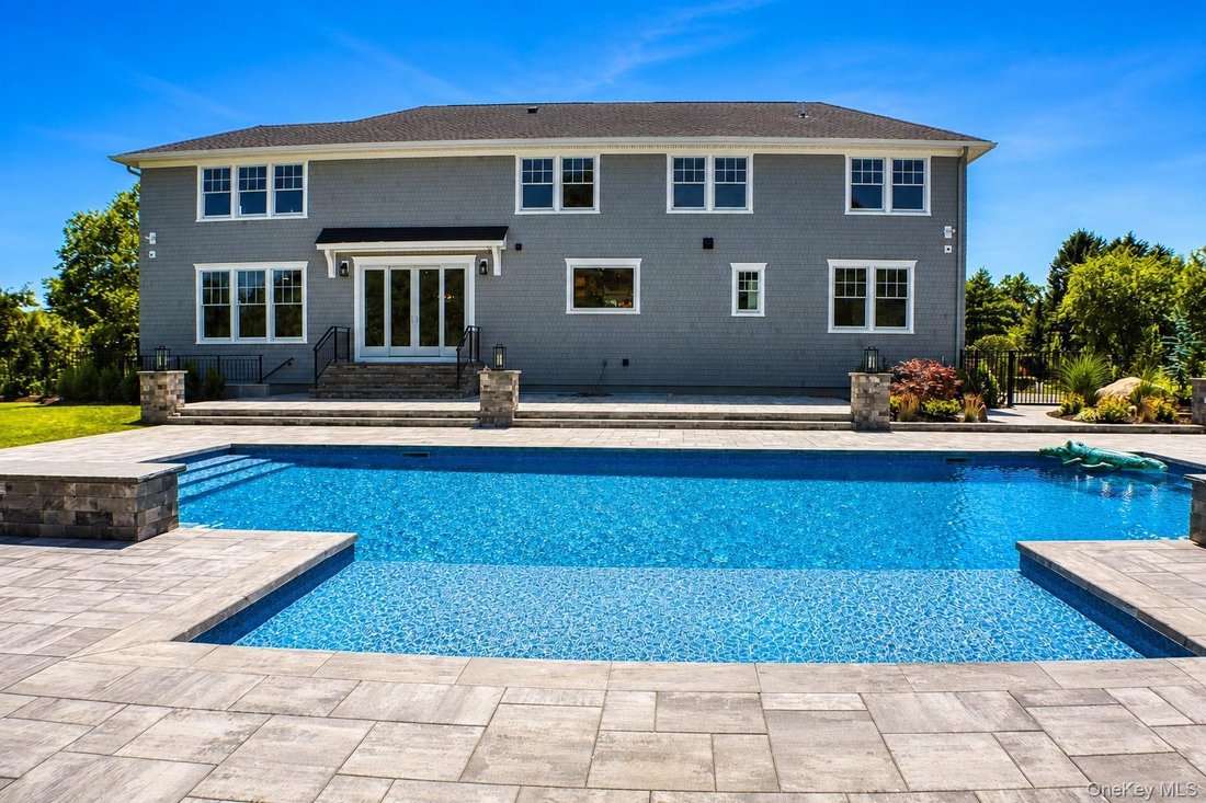 House in Yaphank, New York, United States 5 - 18888974