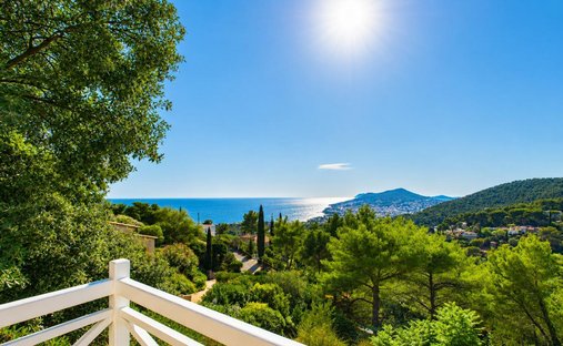 Villa in Carqueiranne, Provence-Alpes-Côte d'Azur, France 1