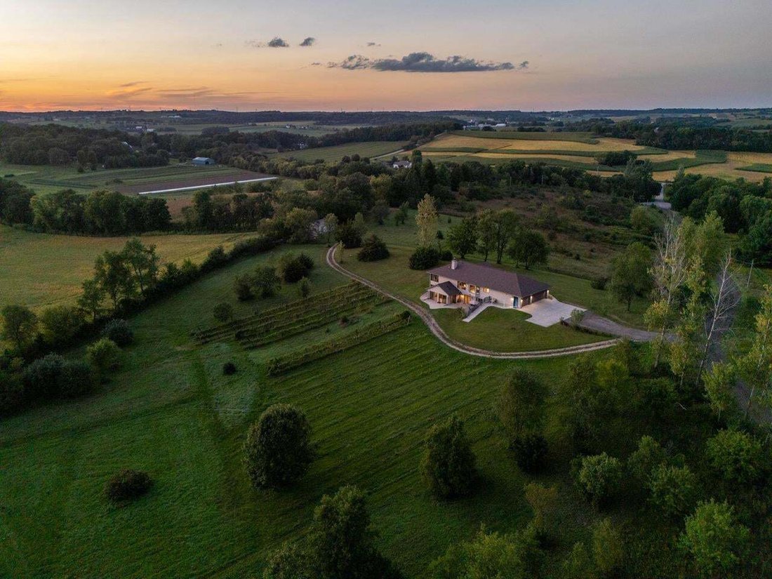 House in Mount Horeb, Wisconsin, United States 1 - 18878883