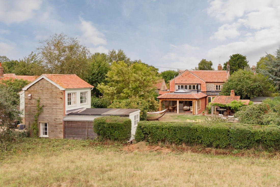 House in Wiveton, England 2 - 18880362