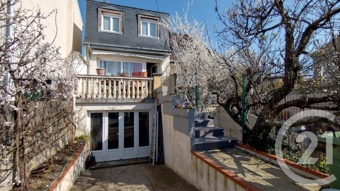 Maison à Fontenay-sous-Bois, Île-de-France, France 2 - 18883401