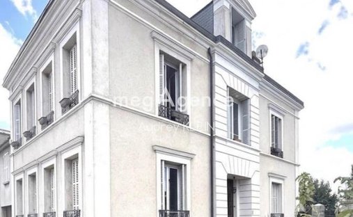 House in Cannes-Écluse, Ile-de-France, France 1