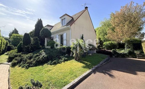 House in Centre Sud, Claye-Souilly, France 1