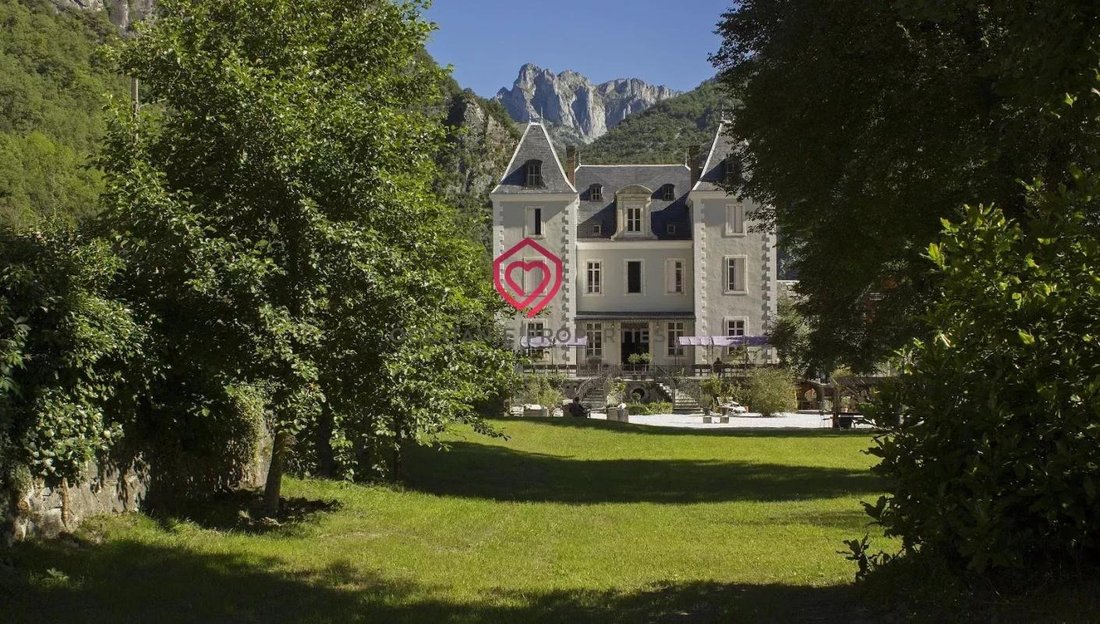 Castillo en Saint-Beat-Lez, Occitania, Francia 5 - 18880920