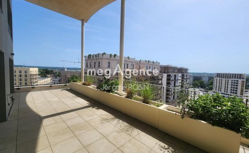 Apartment in Saint Jean-Belcier-Carle Vernet-Albert 1er, Bordeaux, France 1