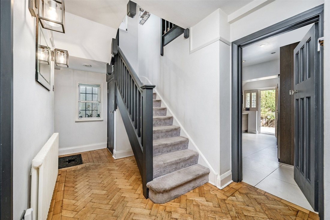 House in Hampstead Garden Suburb, Barnet, England 3 - 16917099