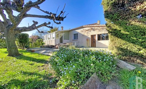 House in Nord et Ouest, Eyguières, France 1