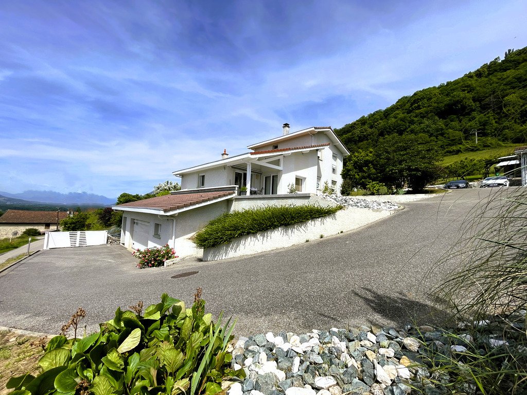 House in La Pierre, Auvergne-Rhône-Alpes, France 1 - 18881459