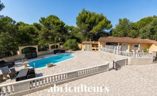House in Barnoins-Village, Les Pennes-Mirabeau, France 1