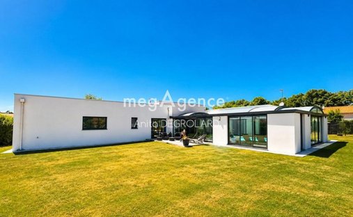 Villa in La Roche-sur-Yon, Pays de la Loire, Frankreich 1
