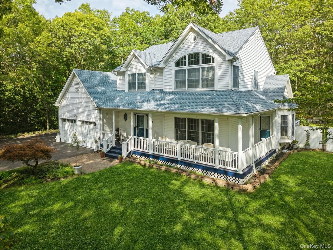 House in Manorville, New York, United States 2 - 18891142