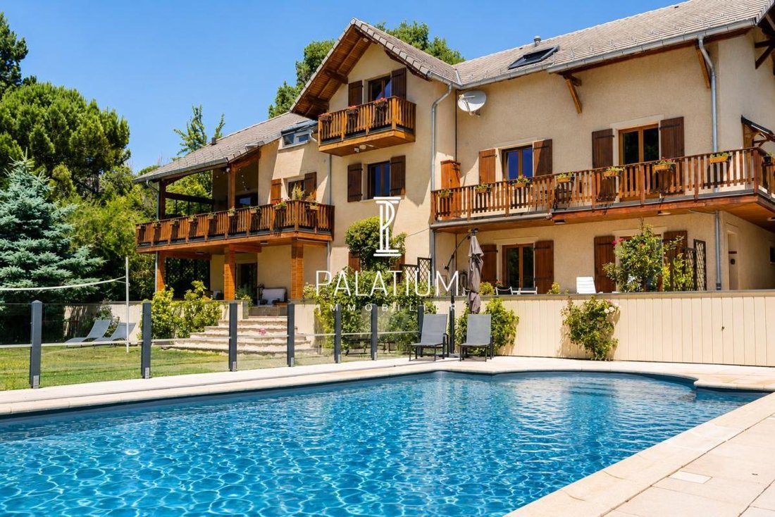 Chalet in Chorges, Provence-Alpes-Côte d'Azur, France 1 - 18880776