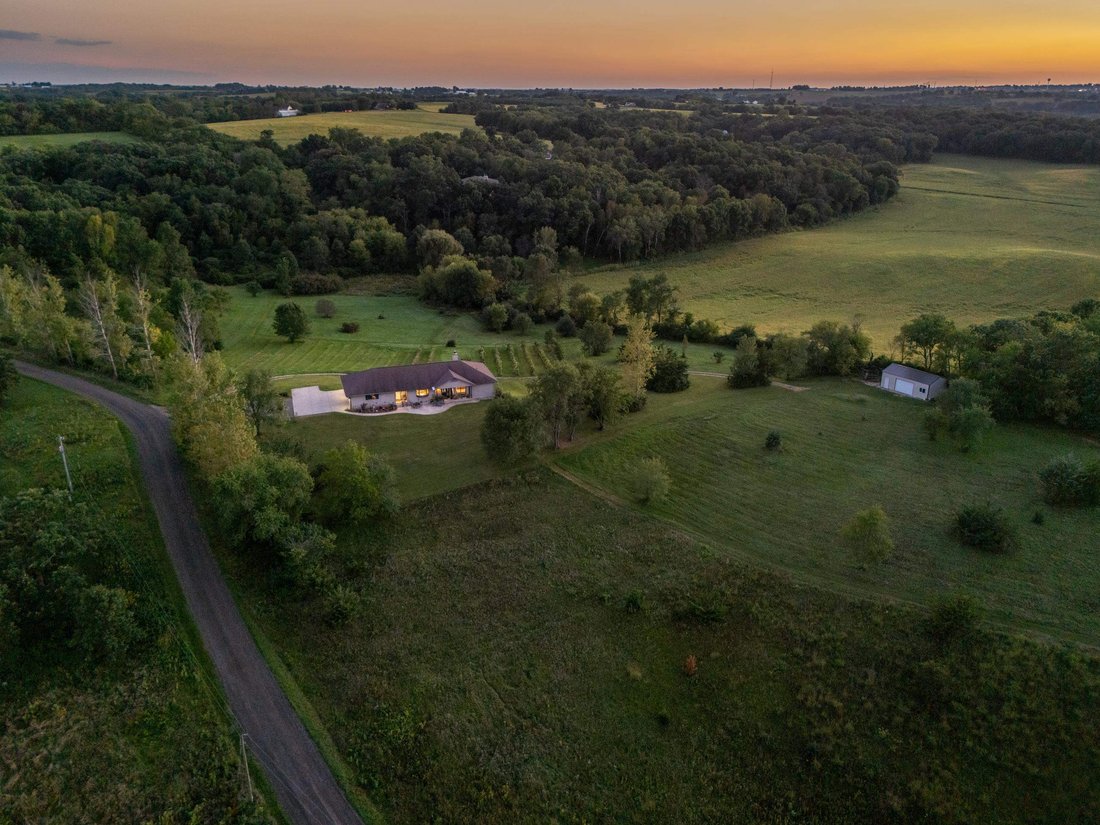 House in Mount Horeb, Wisconsin, United States 2 - 18879094