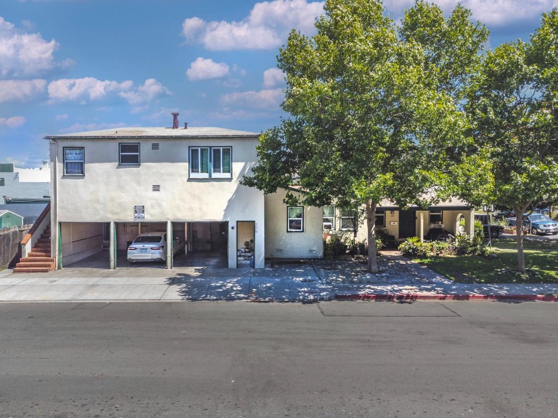 Emerald Hills, California, United States 5 - 18889331