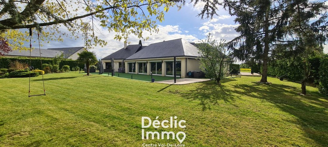 House in Saint-Cyr-sur-Loire, Centre-Val de Loire, France 1 - 18881422
