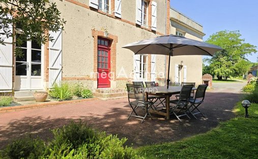 Country House in Sainte-Gemmes-le-Robert, Pays de la Loire, France 1