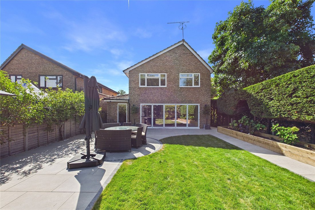 House in Lightwater, Windlesham, England 2 - 18879918