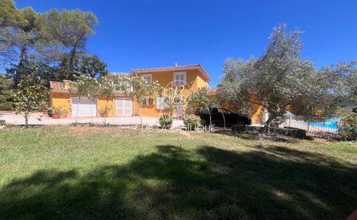 Villa in Centre Ville, Saint-Maximin-la-Sainte-Baume, Frankreich 1