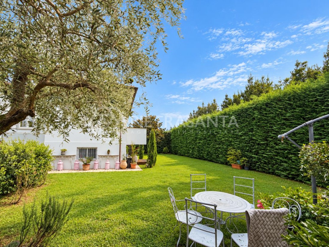 Villa in Pietrasanta, Tuscany, Italy 2 - 18889458