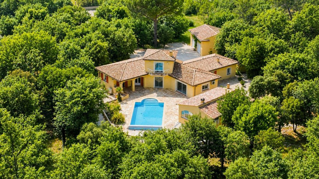 Villa en Méounes-lès-Montrieux, Provenza-Alpes-Costa Azul, Francia 1 - 18882837