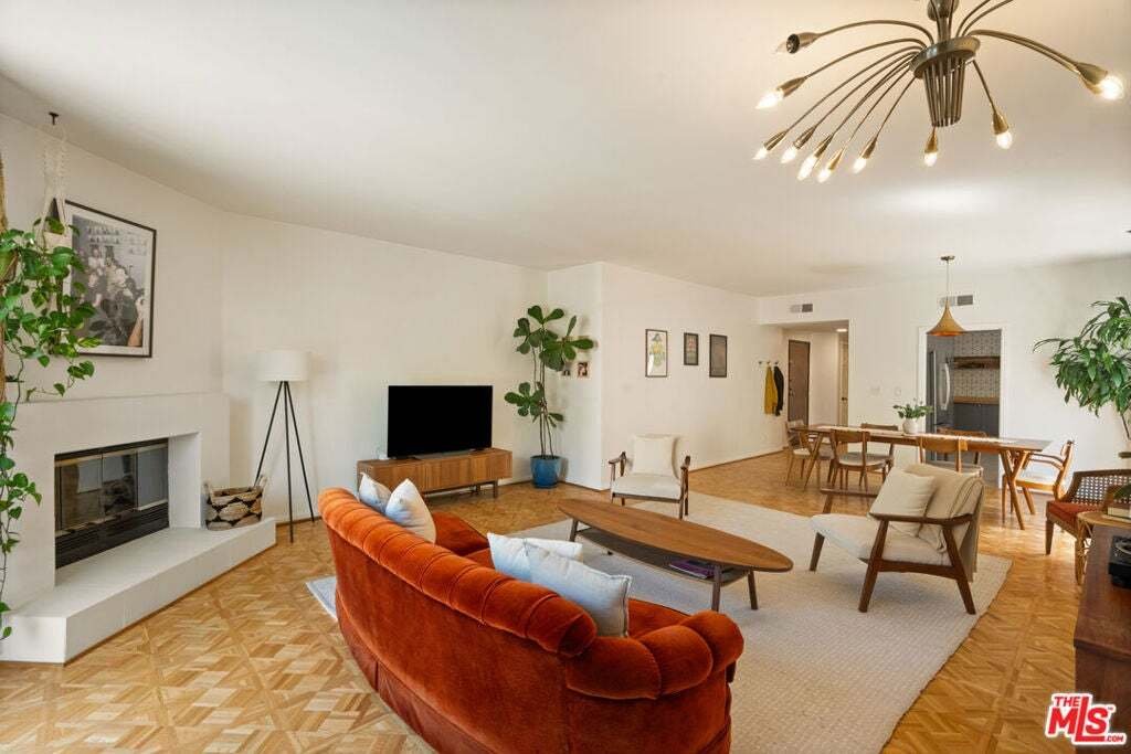Condo in Los Angeles, California, United States 2 - 18889471
