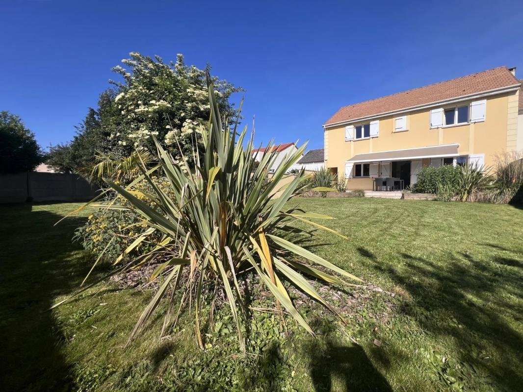 House in Les Clayes-sous-Bois, Ile-de-France, France 1 - 18883082