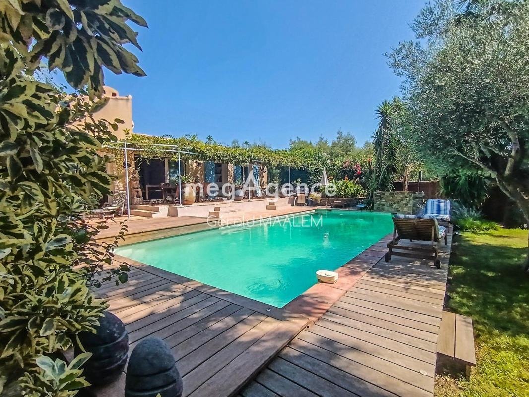 Casa a Grimaud, Provenza-Alpi-Costa Azzurra, Francia 1 - 18887108