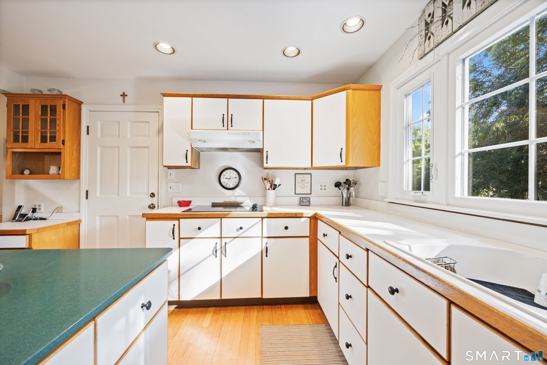 House in Cheshire, Connecticut, United States 4 - 18890797