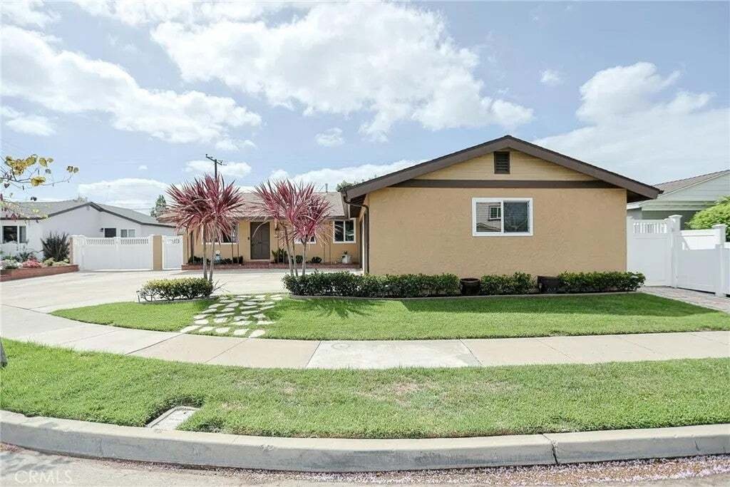 House in Huntington Beach, California, United States 3 - 18890073