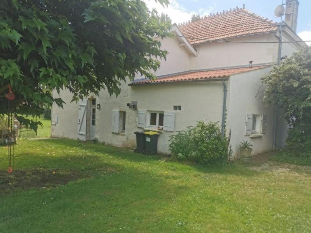 Casa di campagna a Le Gua, Nuova Aquitania, Francia 1 - 18886997