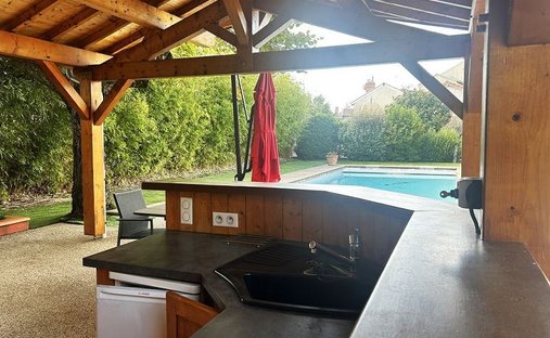 Casa a Nord, Feurs, Francia 1
