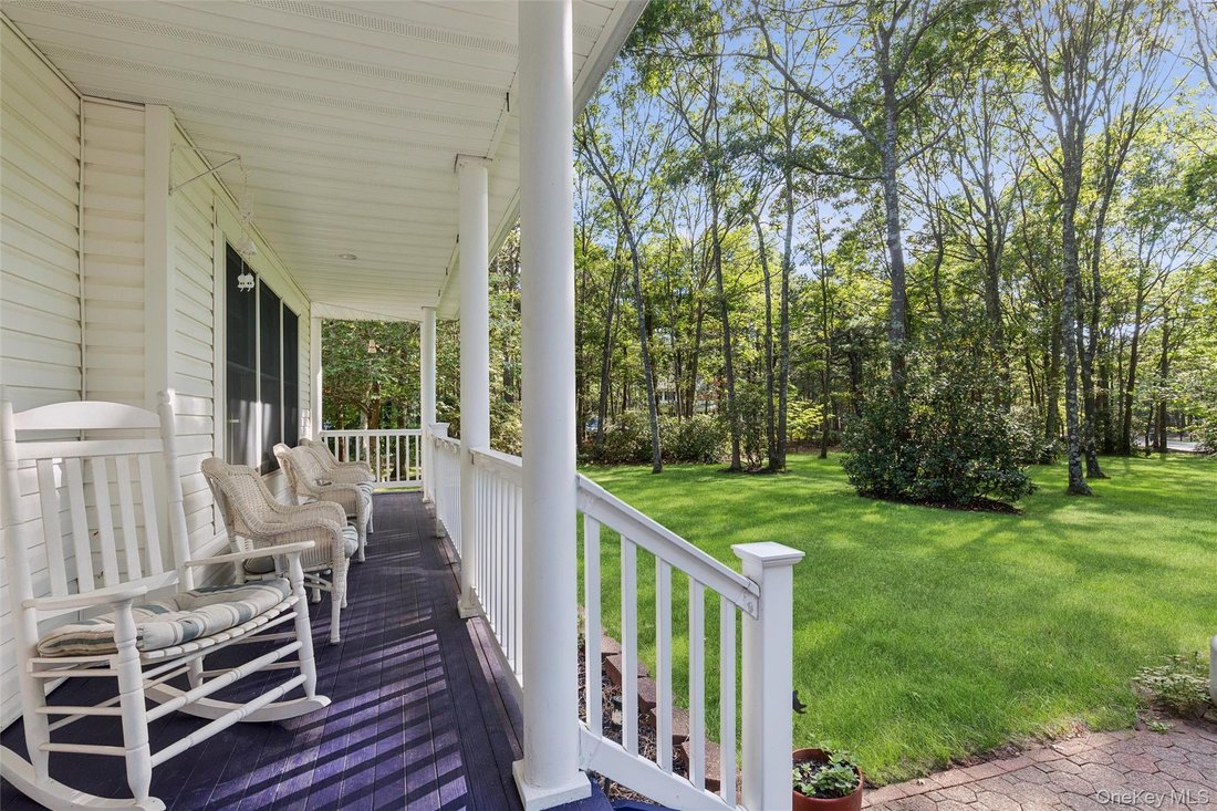 House in Manorville, New York, United States 3 - 18891142