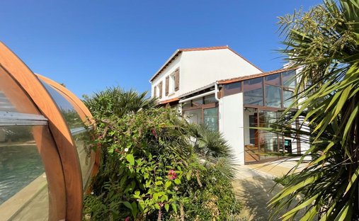 Villa à Nord Est Vallieres, Saint-Georges-de-Didonne, France 1