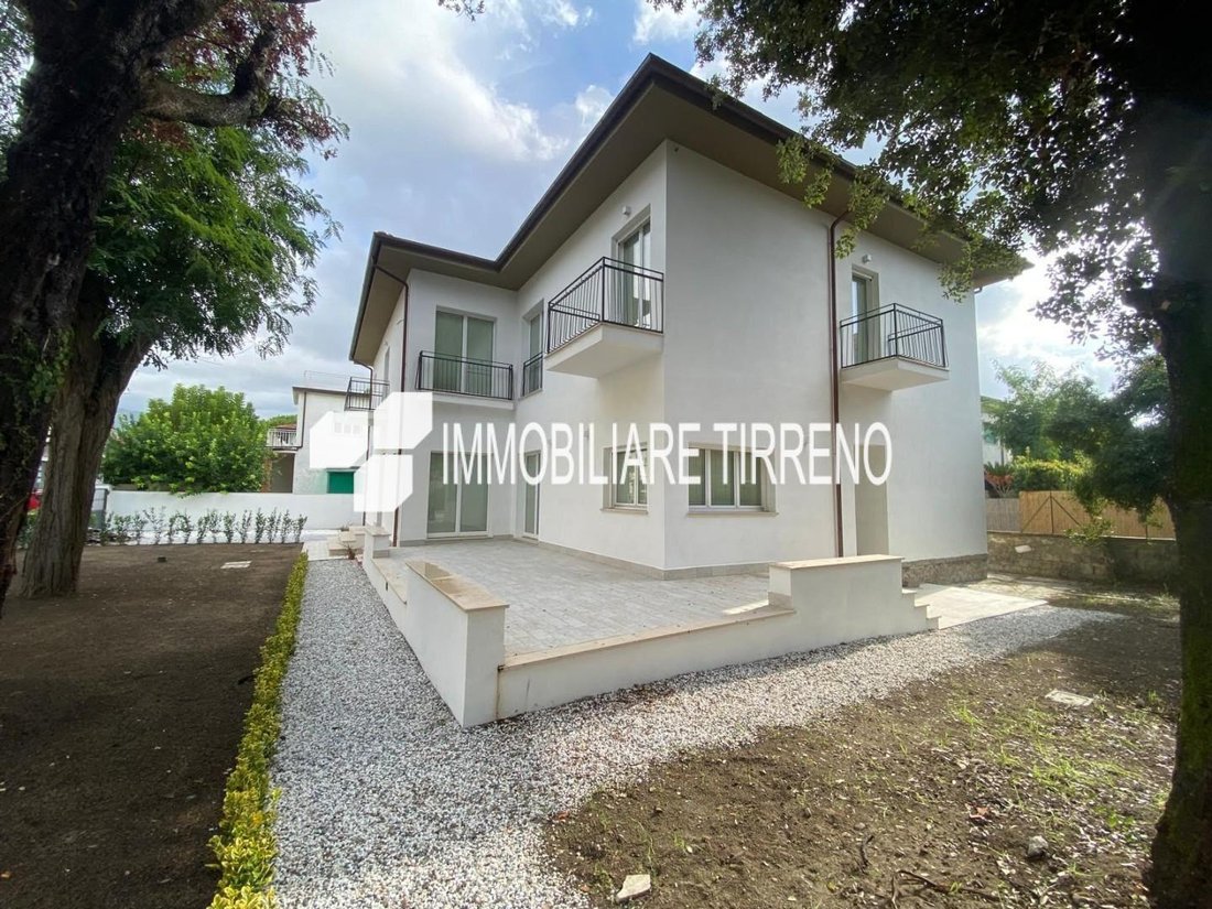 Villa in Marina di Massa Centro, Massa, Italy 4 - 18889401