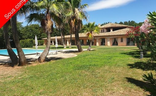 House in Centre Ville, Carqueiranne, France 1