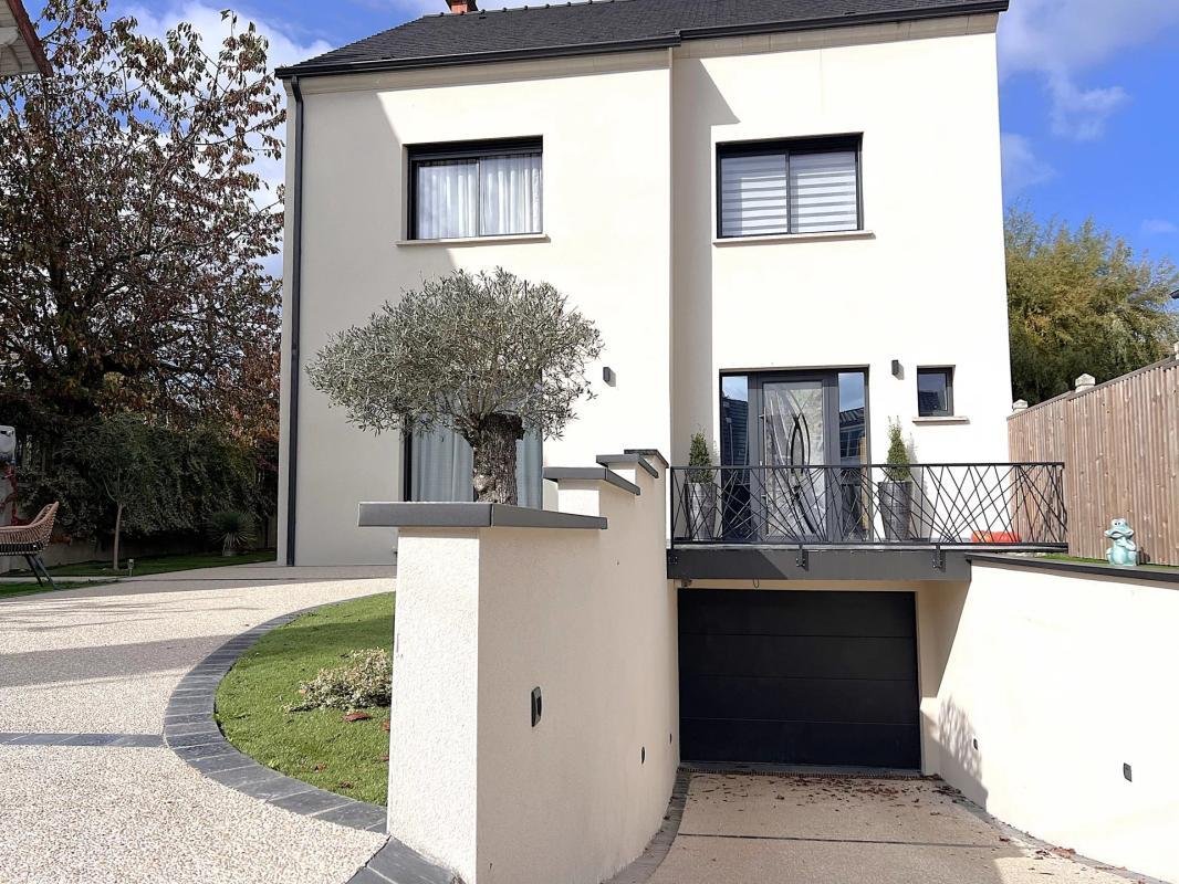 House in Les Clayes-sous-Bois, Ile-de-France, France 1 - 18882923