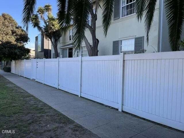 Los Angeles, California, United States 3 - 18890018