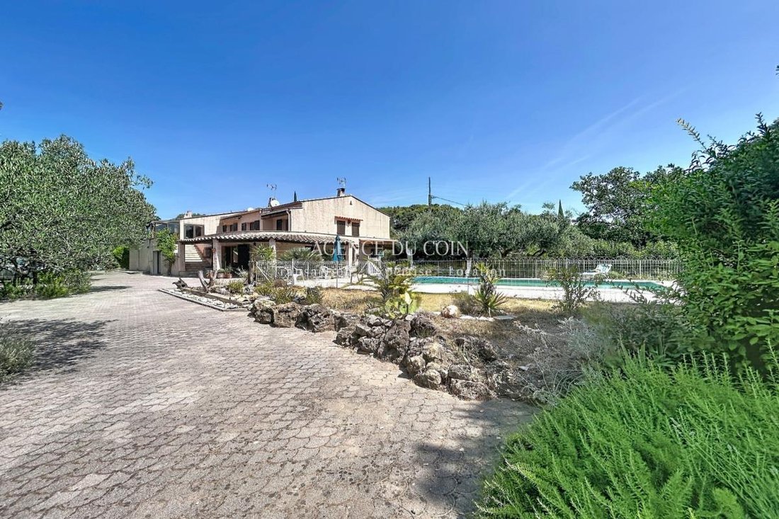 Casa en Trans-en-Provence, Provenza-Alpes-Costa Azul, Francia 1 - 18882713