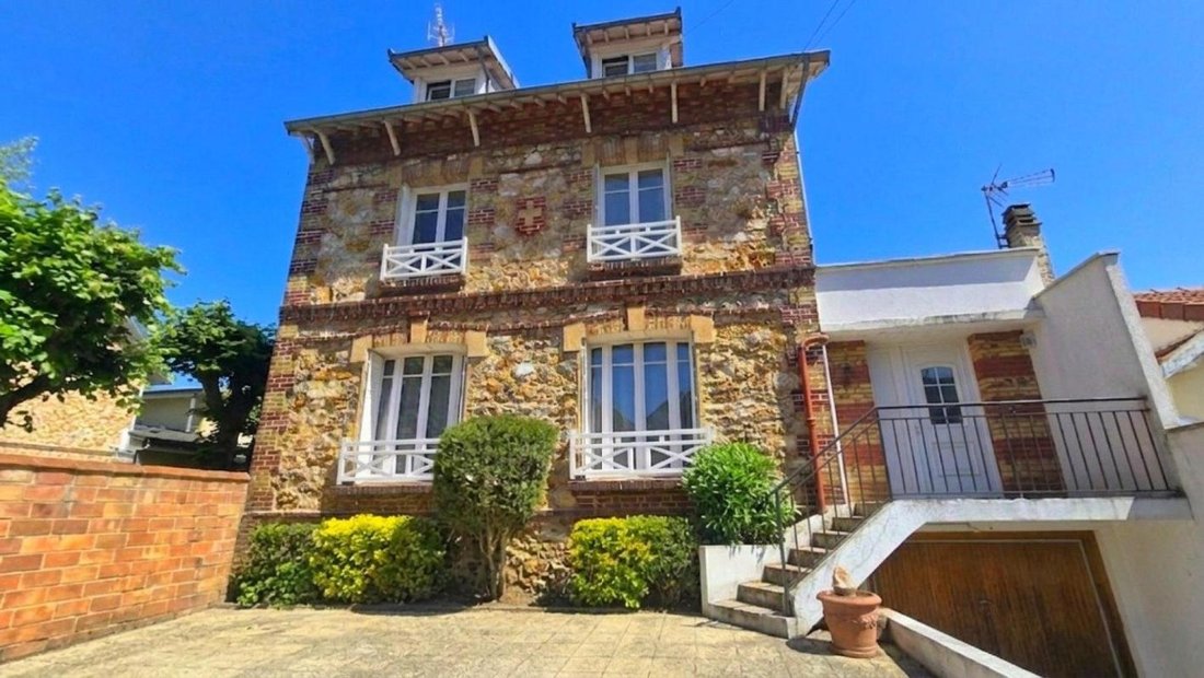 Casa en San Prix Centre, Saint-Prix, Francia 1 - 18884495