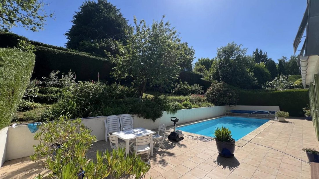 House in La Boissiere, Plaisir, France 2 - 18882604