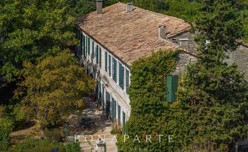 Casa de Campo en Saint-Étienne-du-Grès, Provenza-Alpes-Costa Azul, Francia 1