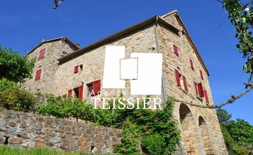 Casa a Saint-Pierre-Saint-Jean, Auvergne-Rodano-Alpi, Francia 1